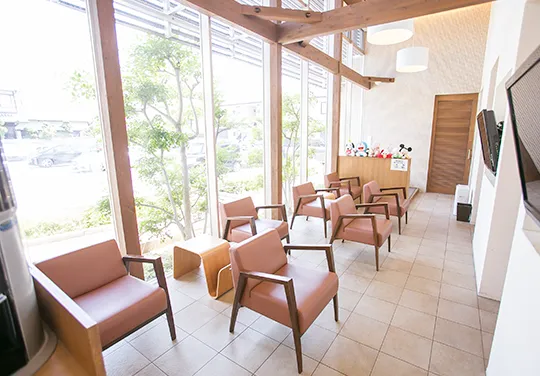 泉佐野市の小北歯科医院の待合いスペース